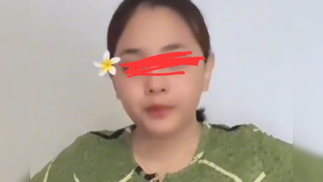 Wanita yang diduga selebgram Malaysia, Izza. [TikTok/@viral.seleb.indo]